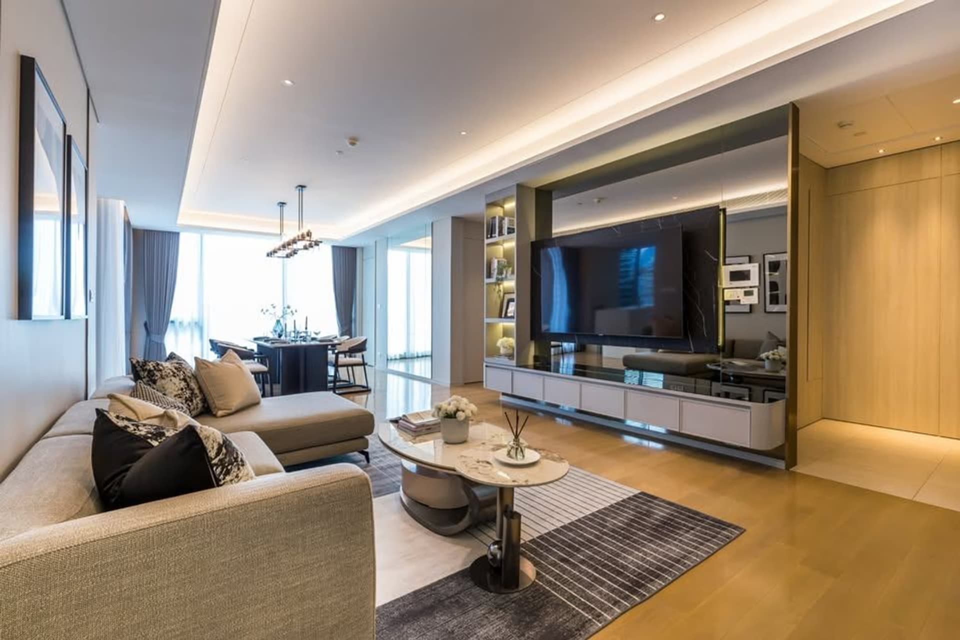 2 Bed Condo for Rent in Pathum Wan - Image 1
