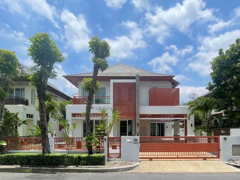 4 Bed House for Sale in Prawet