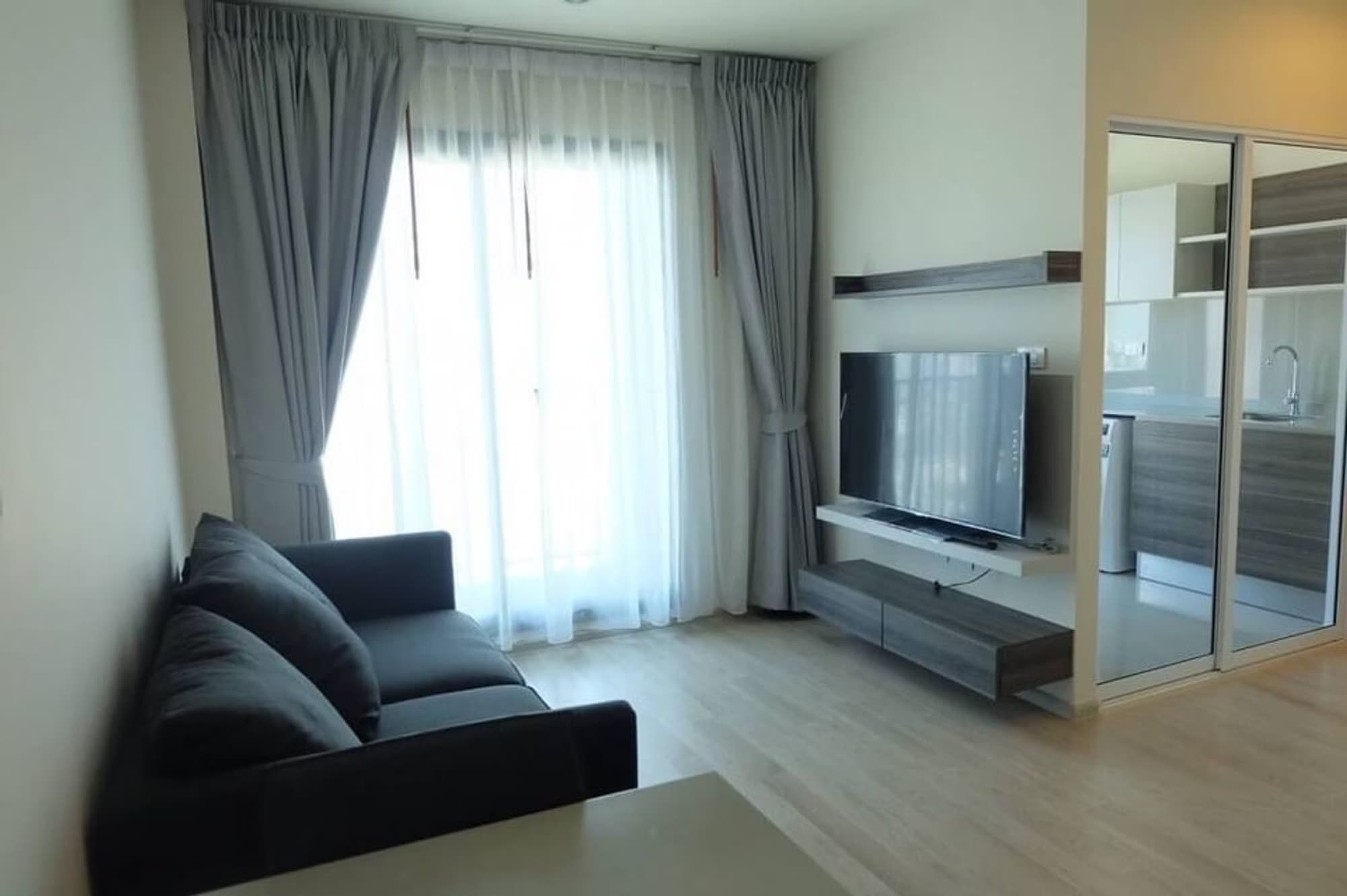 1 Bed Condo for Sale in Huai Khwang - Image 6