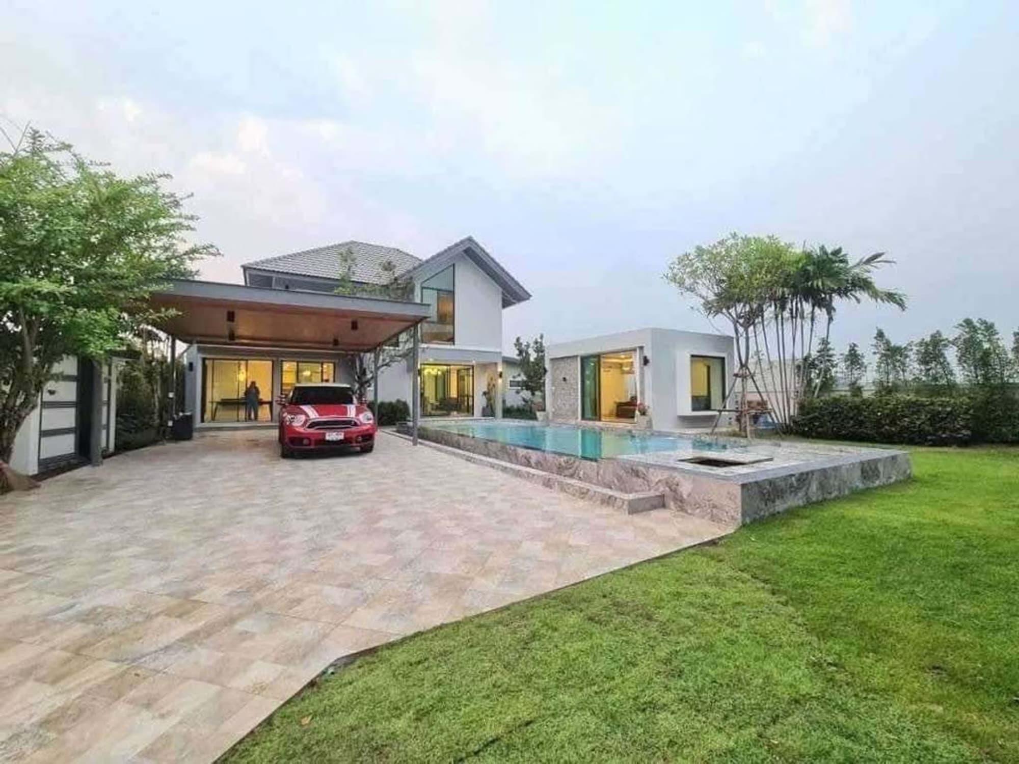 5 Bedroom House - Image 2