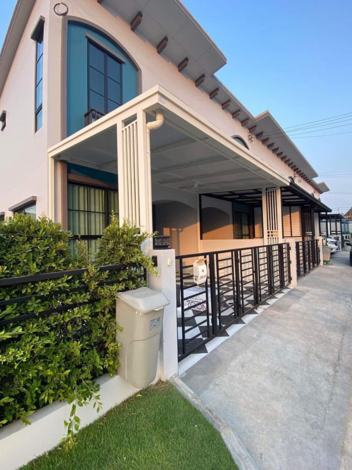 2 Bed Townhouse for Rent and Sale in เขตลาดกระบัง - Image 2