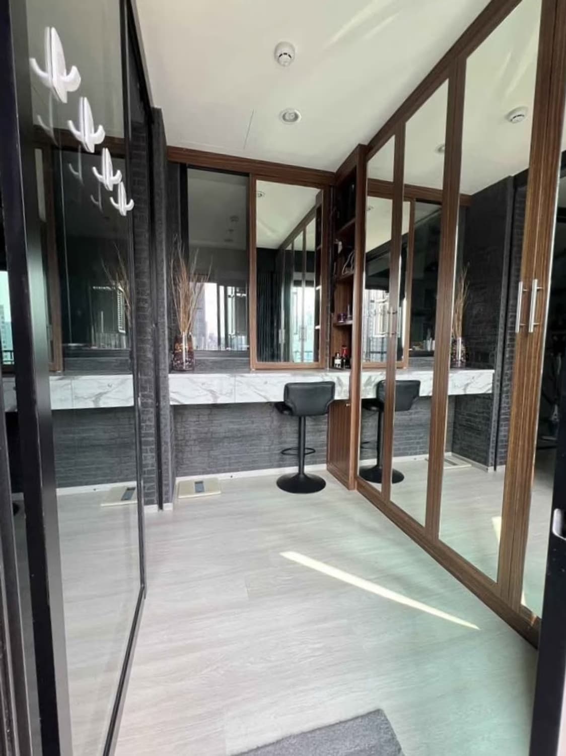 1 Bed Condo for Rent in Huai Khwang - Image 4