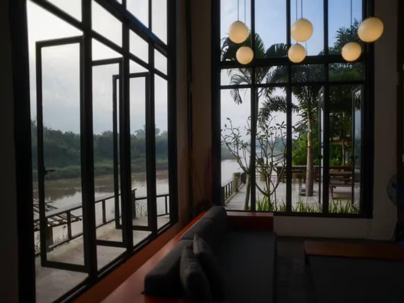 A Resort Close to Ping River