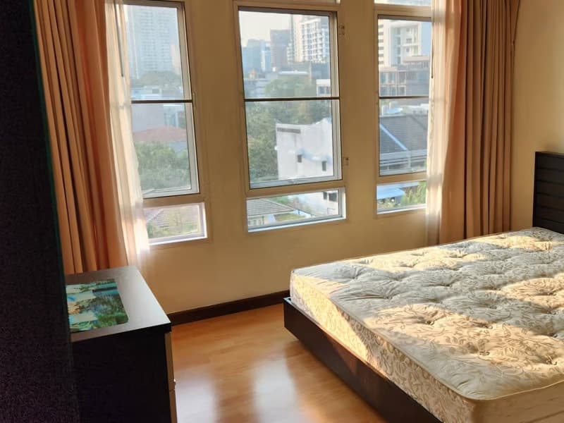 Condo for Sale at The Amethyst 39 Condominium  