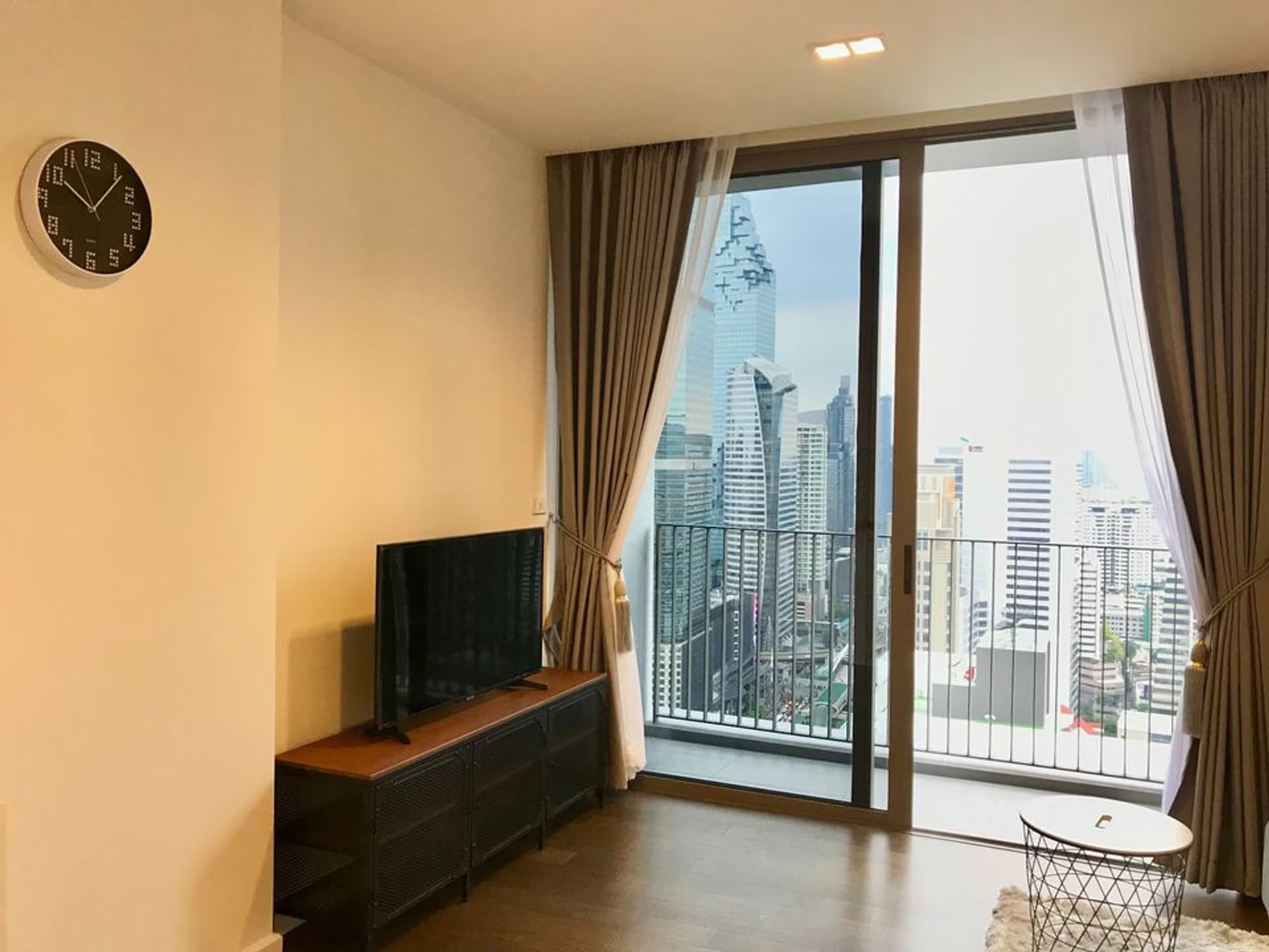 1 Bed Condo for Rent and Sale in Sathon - Image 2