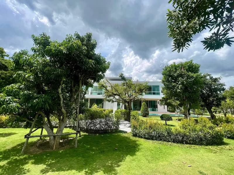 5 Bedroom House