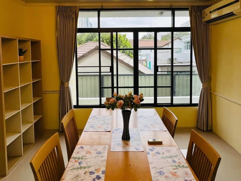 4 Bed Townhouse for Rent in Watthana