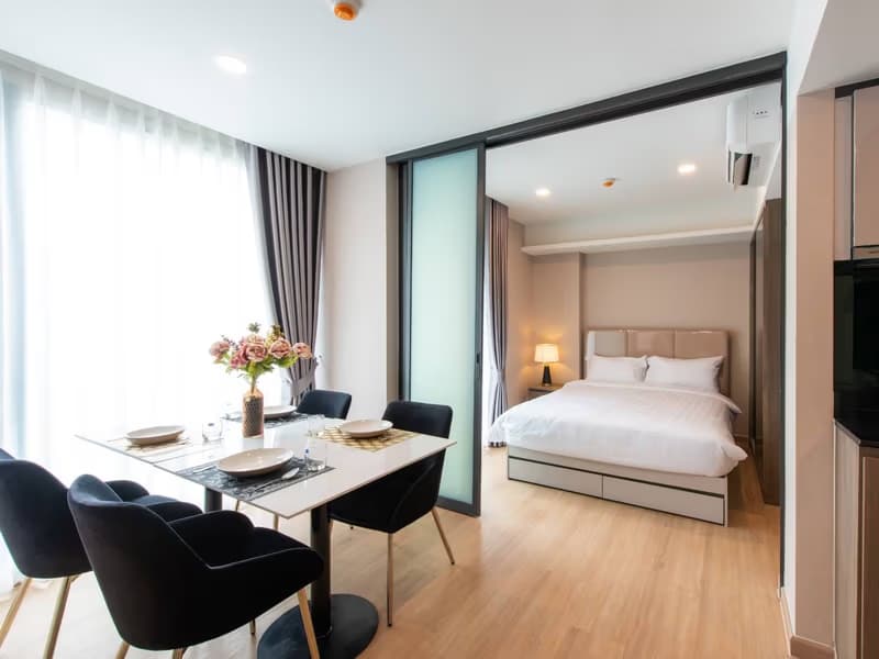 2 Bed Condo for Rent and Sale in Huai Khwang