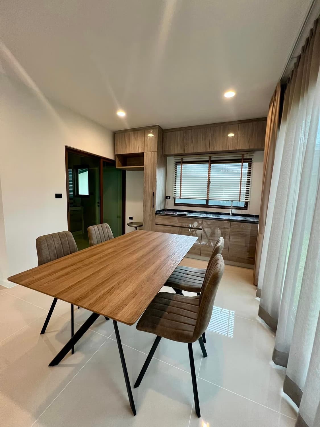 4 Bed House for Rent in Bang Kapi - Image 3