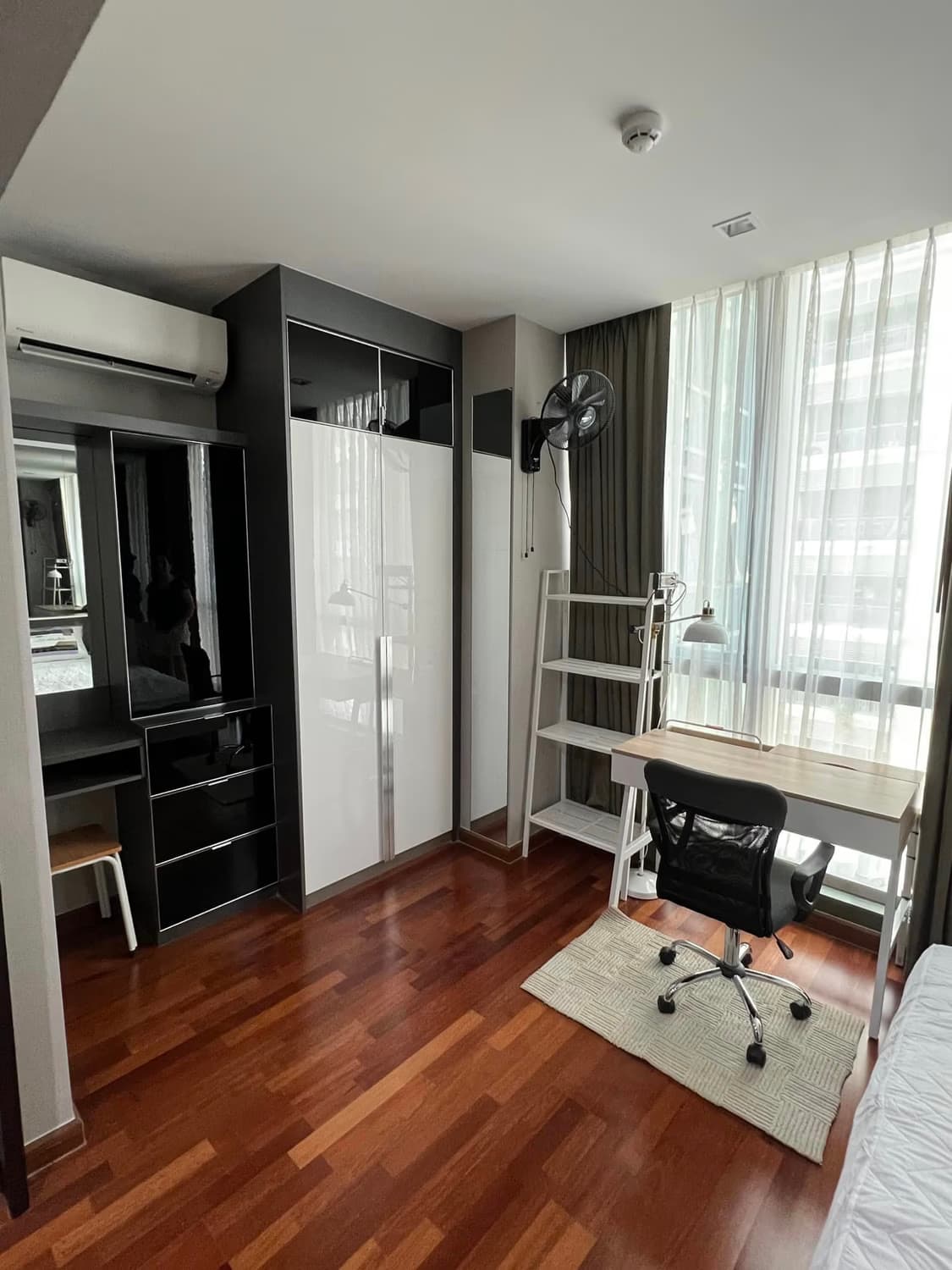 Condo for Rent at Noble State 39 - Image 8