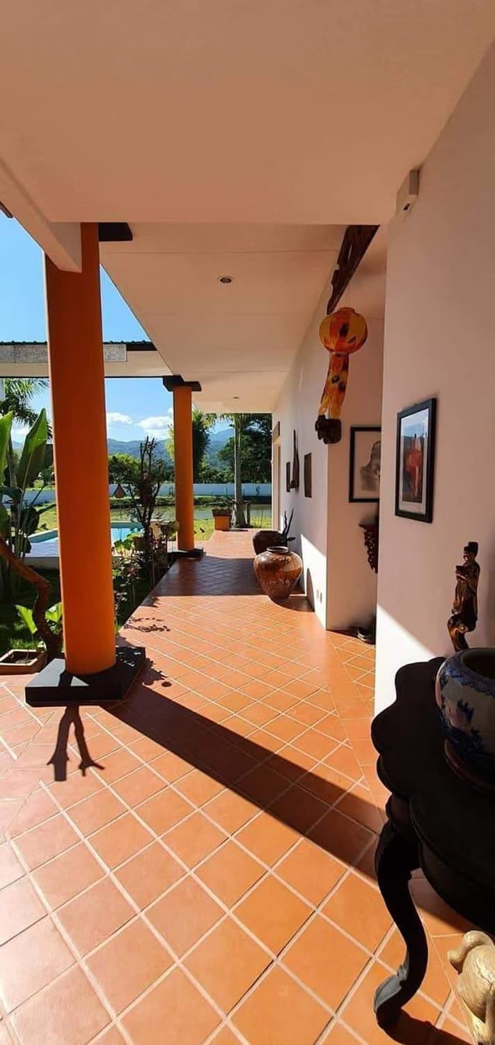 6 Bedroom House - Image 10