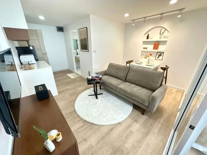 1 Bedroom Condo