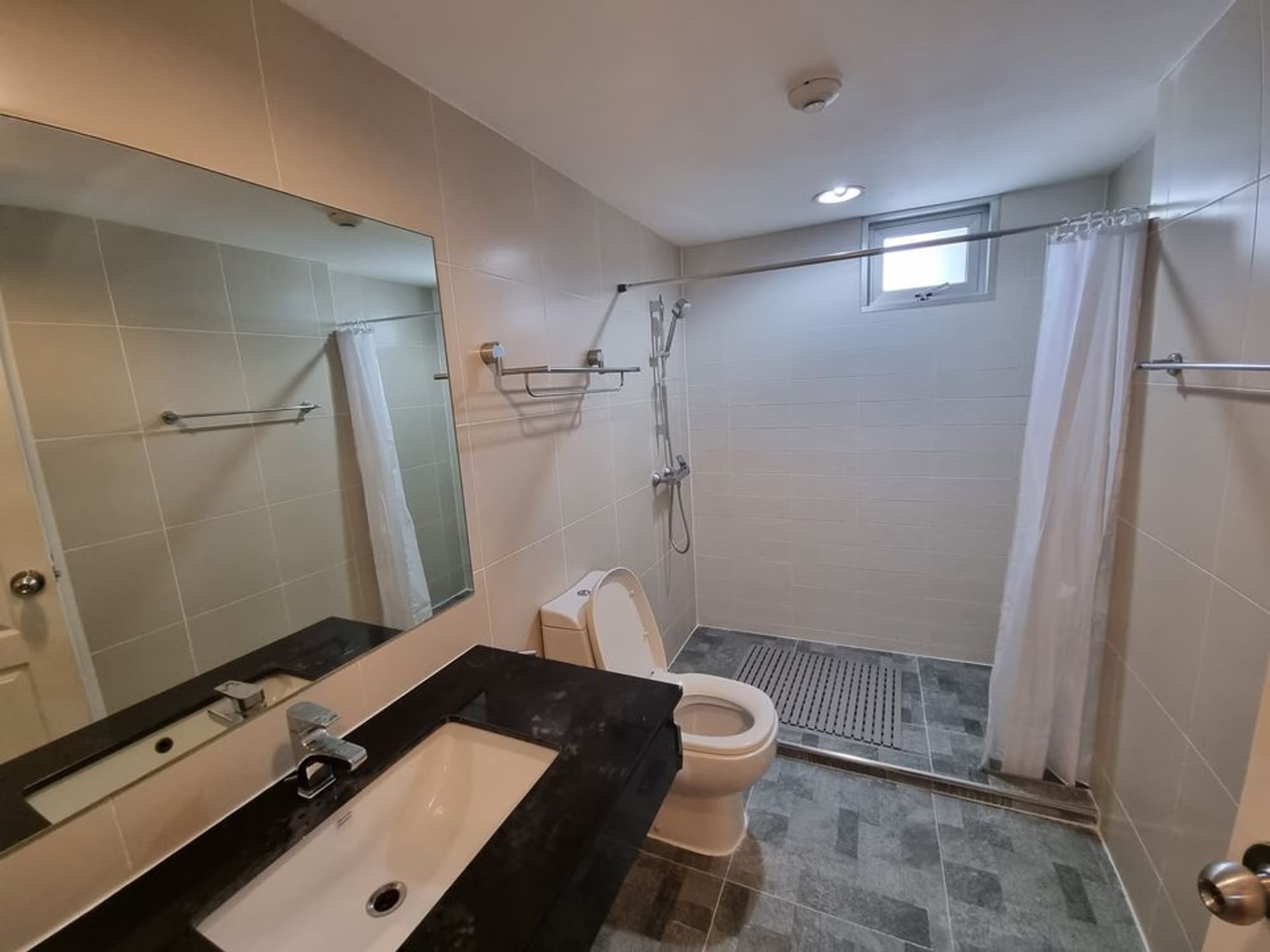 2 Bed Condo for Rent  Near Phra Ram 9 MRT - Image 13
