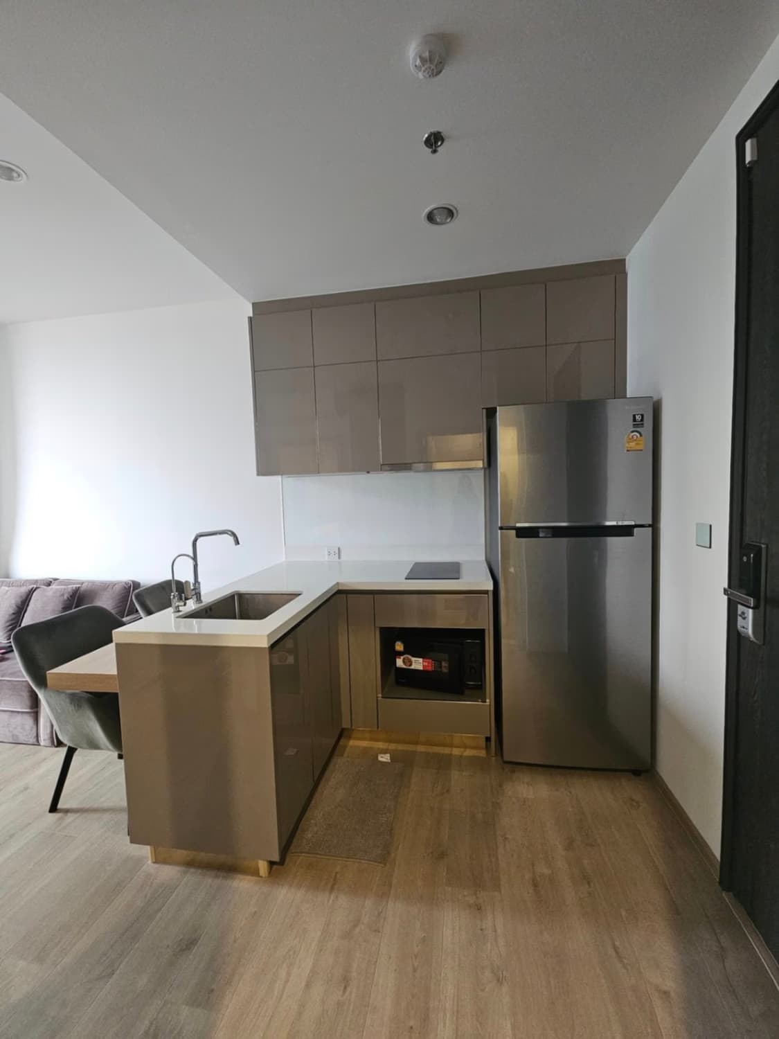1 Bed Condo for Rent in Phra Khanong - Image 2