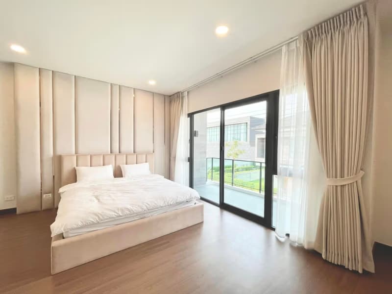 4 Bed House for Rent in Bang Phli