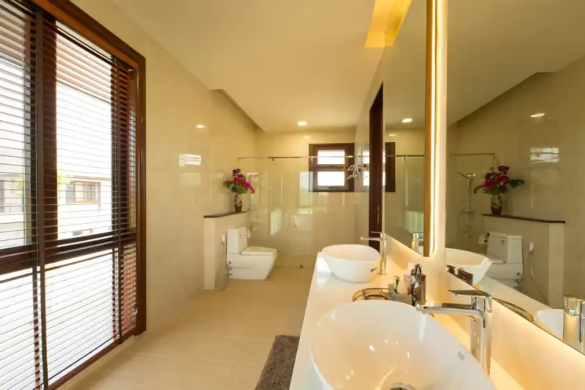 7 Bedroom House - Image 15