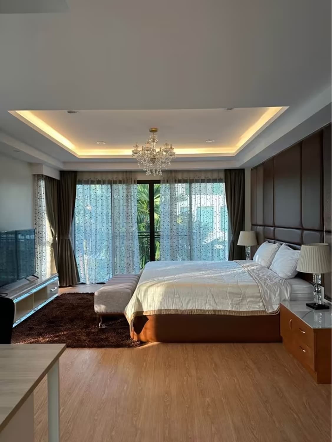 6 Bedroom House for Rent - Image 5