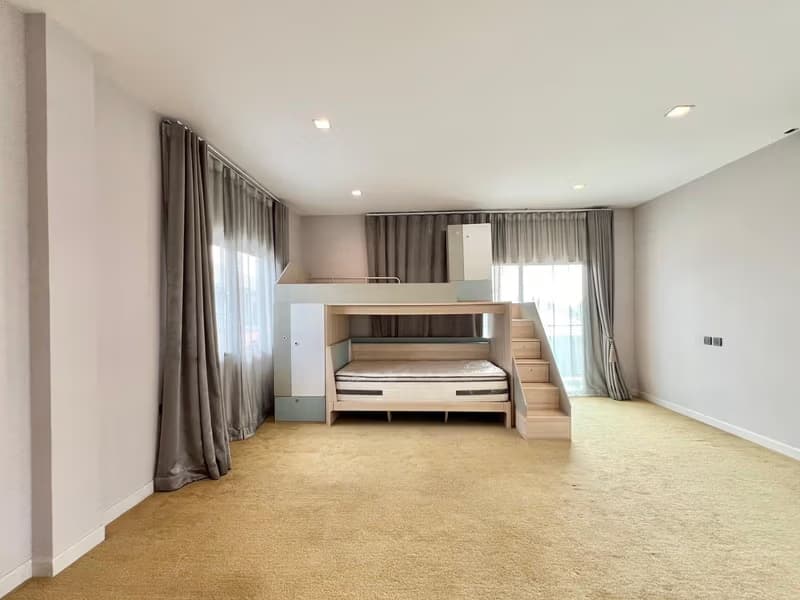 House for Sale at  Grand Bangkok Boulevard Rama 9 - Srinakarin