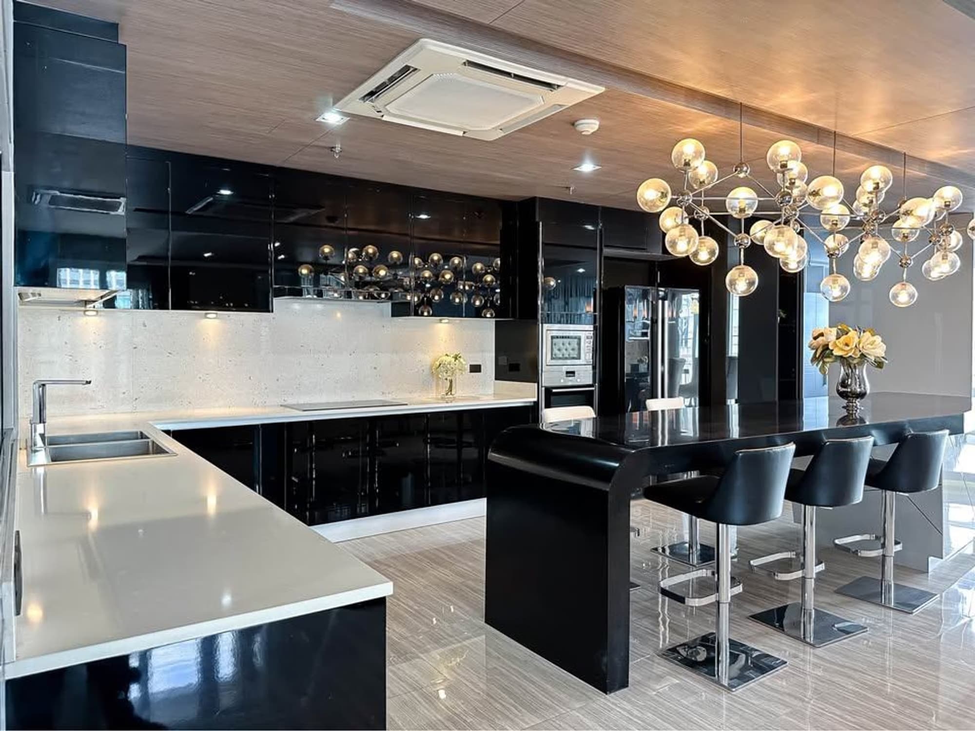3 Bed Condo for Rent in Khlong Toei - Image 21