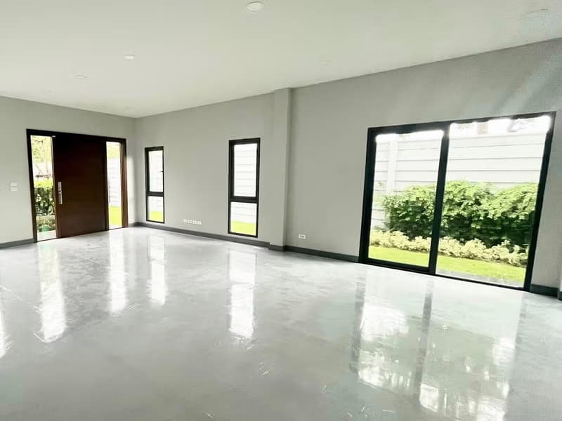 5 Bed House for Sale in Bang Phli