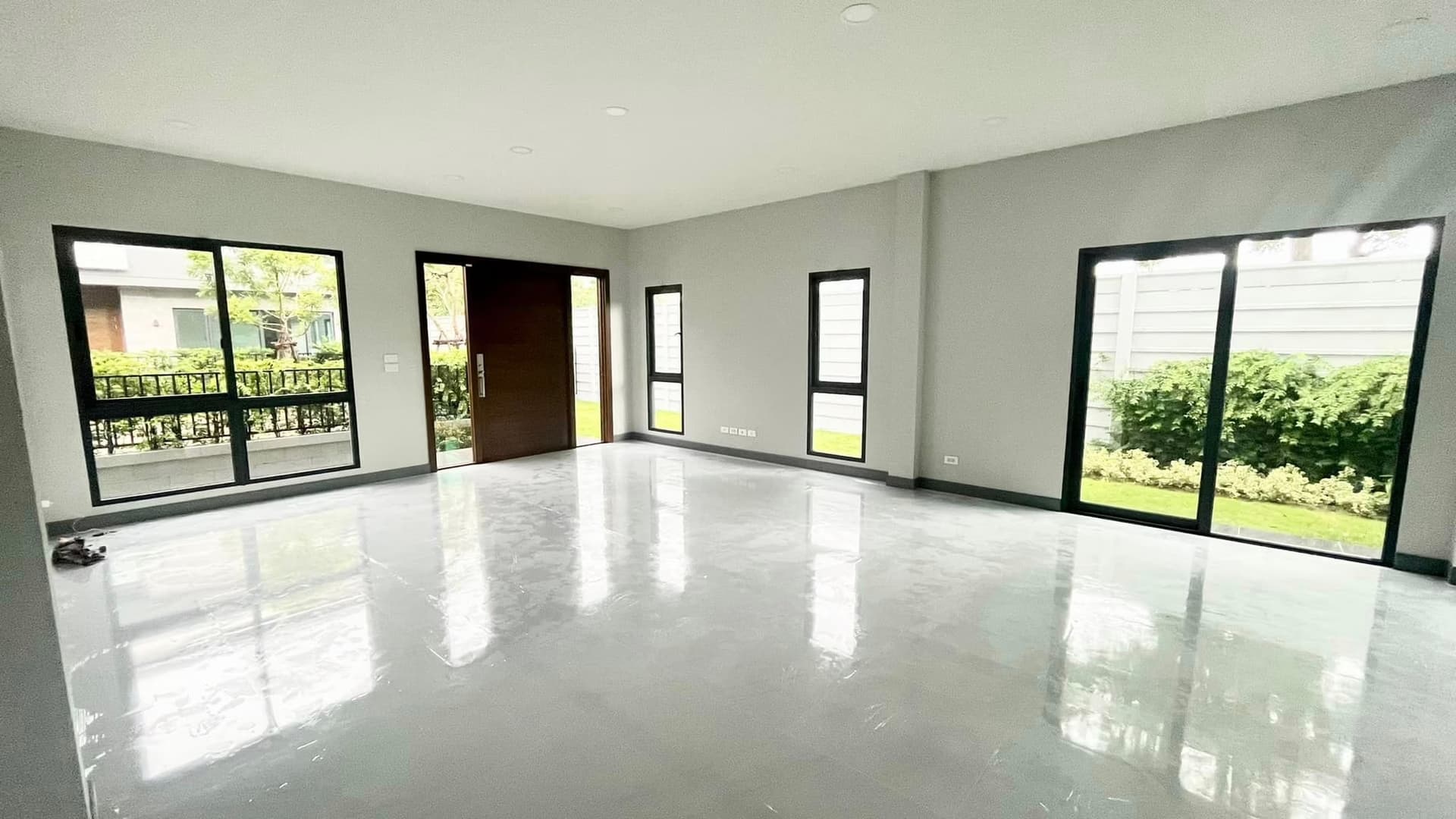 5 Bed House for Sale in Bang Phli - Image 2