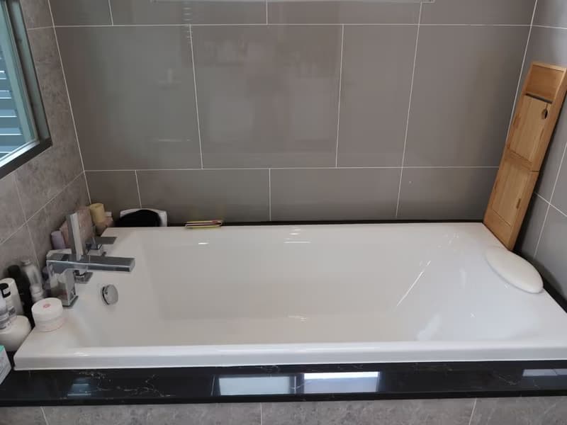 4 Bed House for Rent and Sale in Saphan Sung