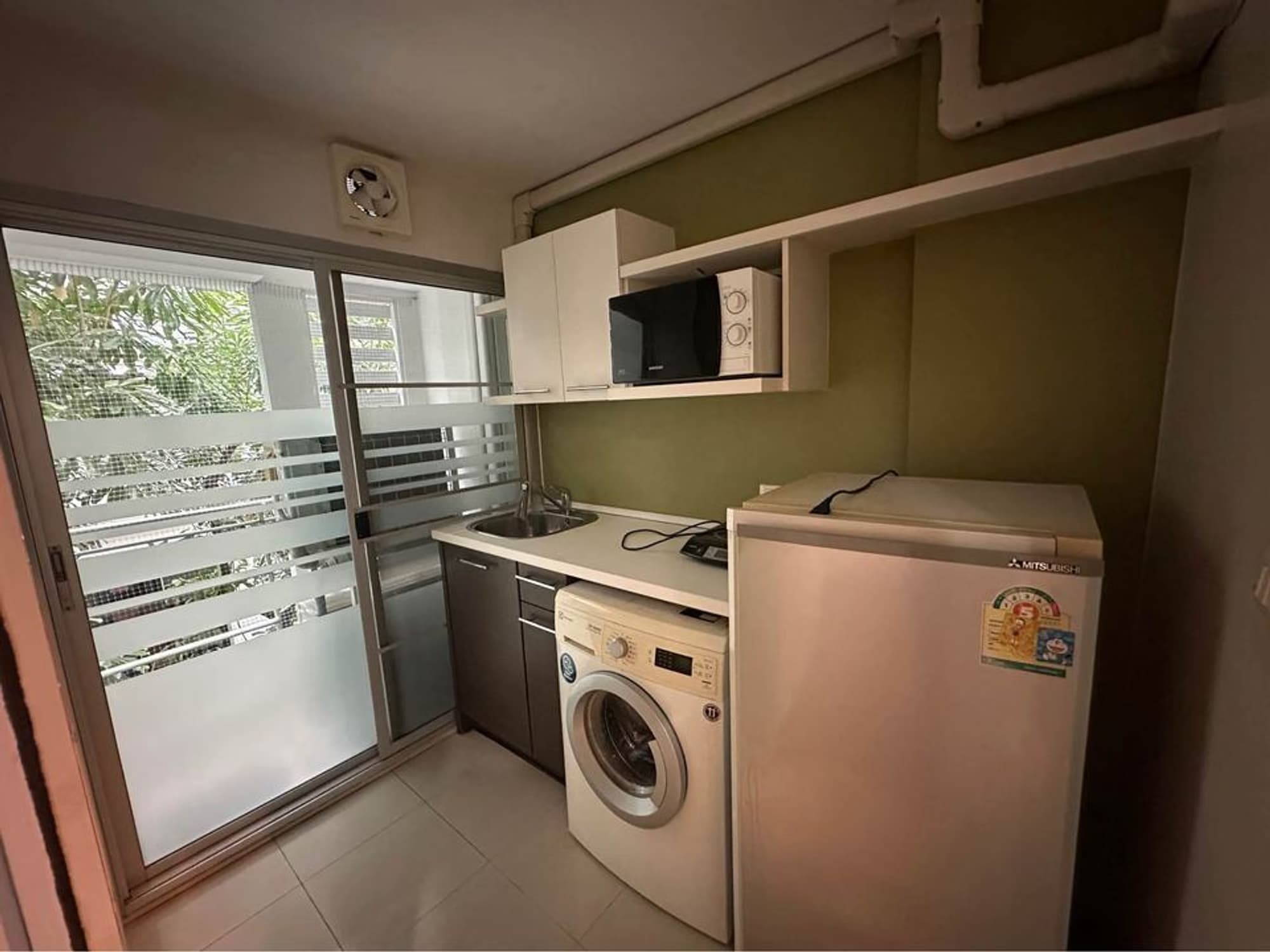 2 Bed Condo for Rent in Phra Khanong - Image 2