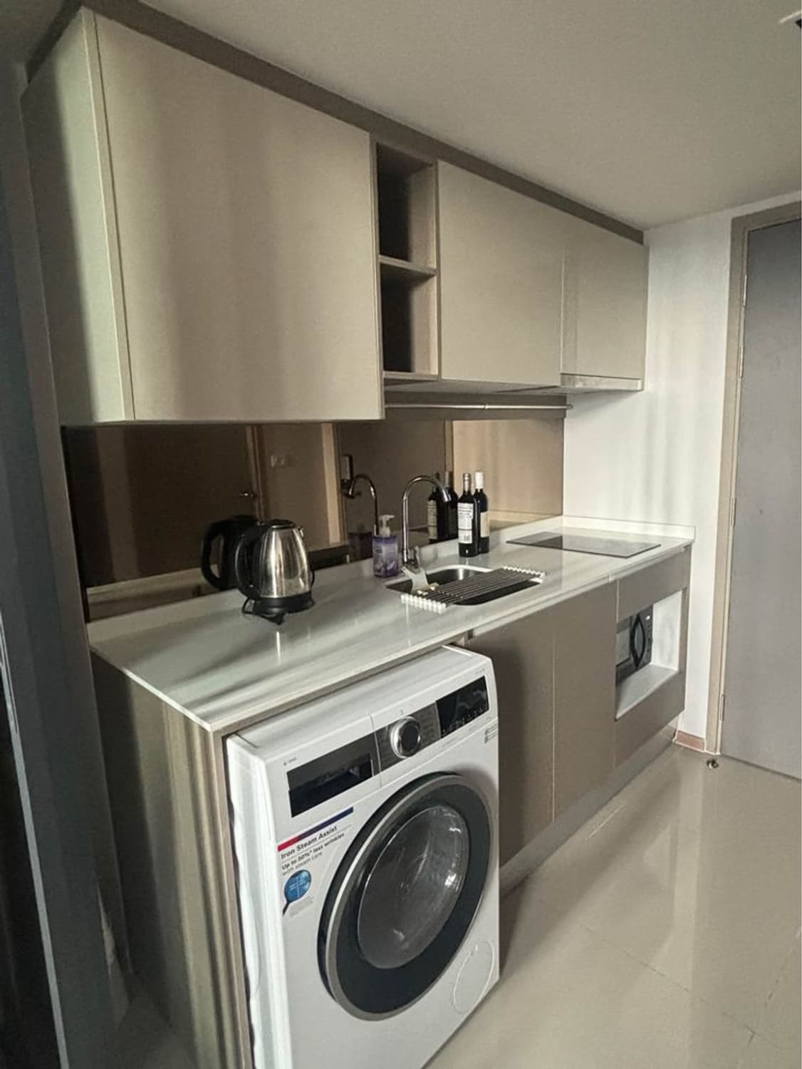 1 Bed Condo for Rent in Huai Khwang - Image 4