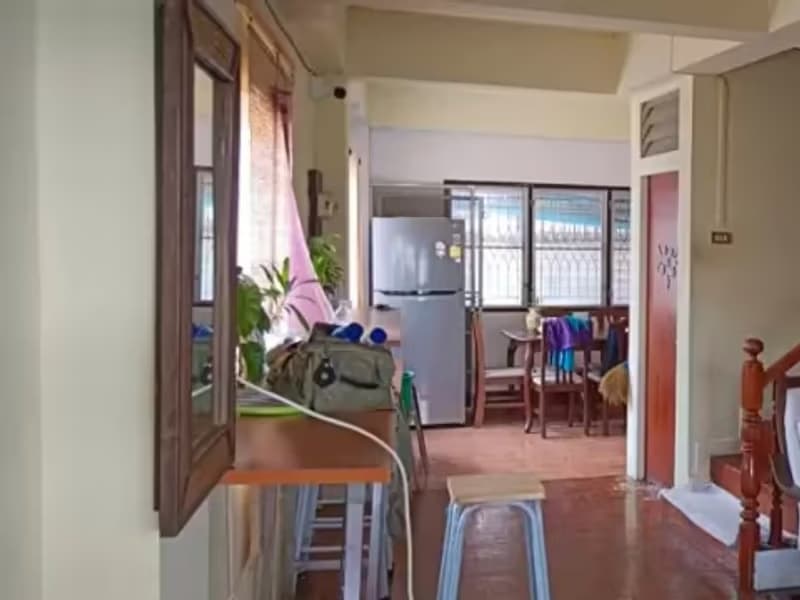6 Bedroom House