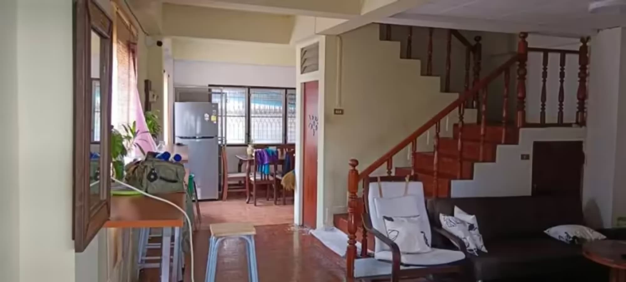 6 Bedroom House - Image 3