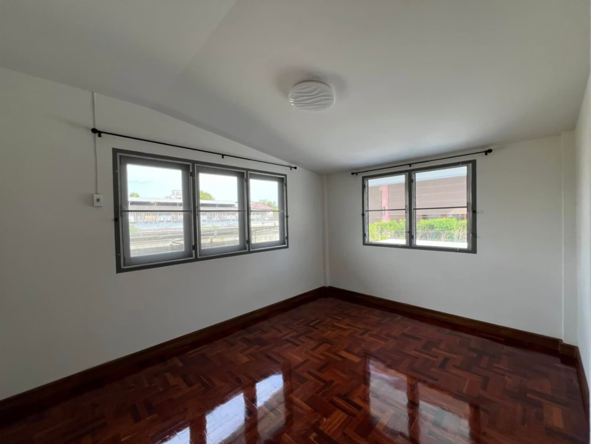 4 Bed House for Rent in Bang Na - Image 7