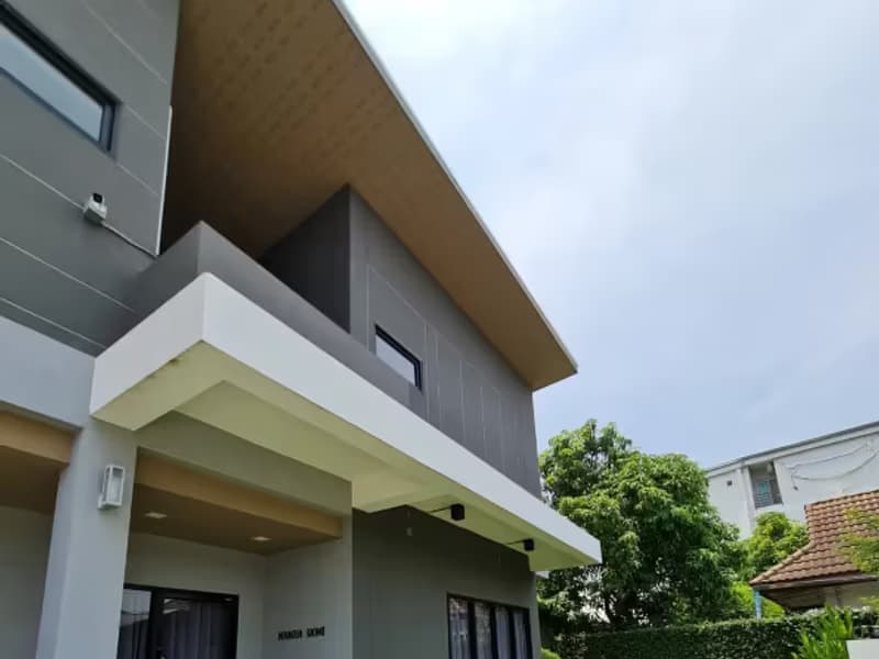 6 Bedroom House