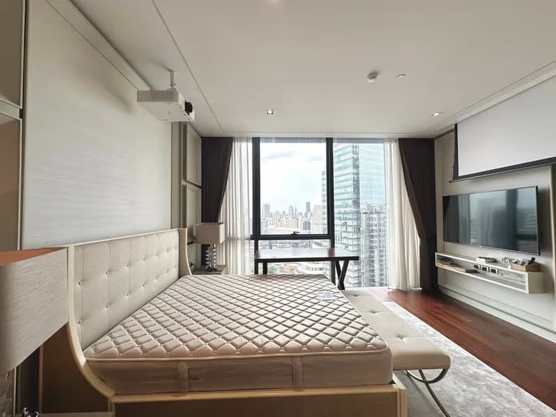 3 Bed Condo for Rent in Watthana