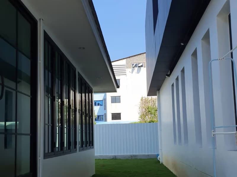 5 Bed House for Rent and Sale in Phra Khanong