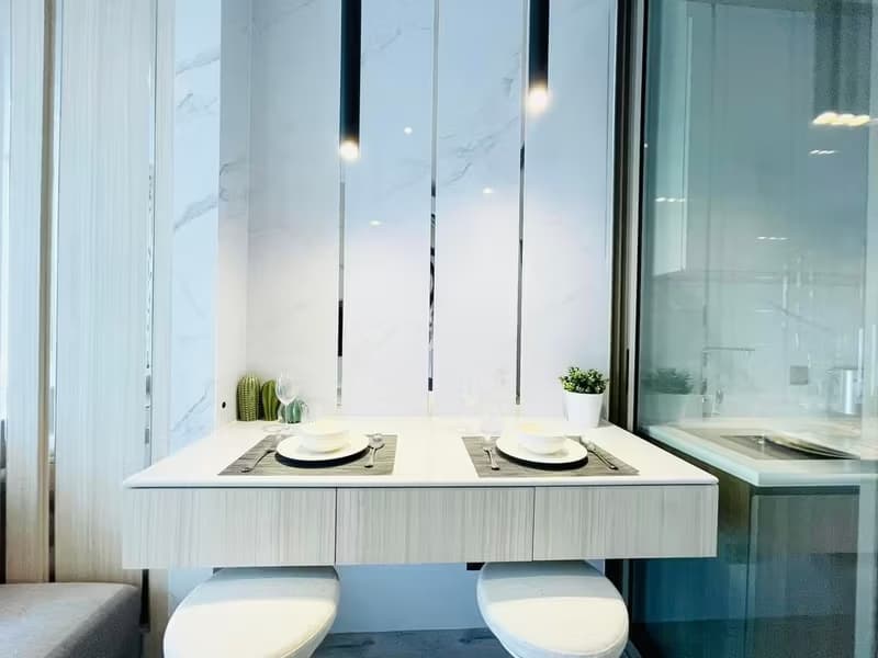1 Bedroom Condo