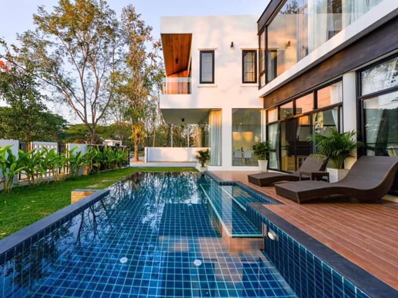 6 Bedroom House