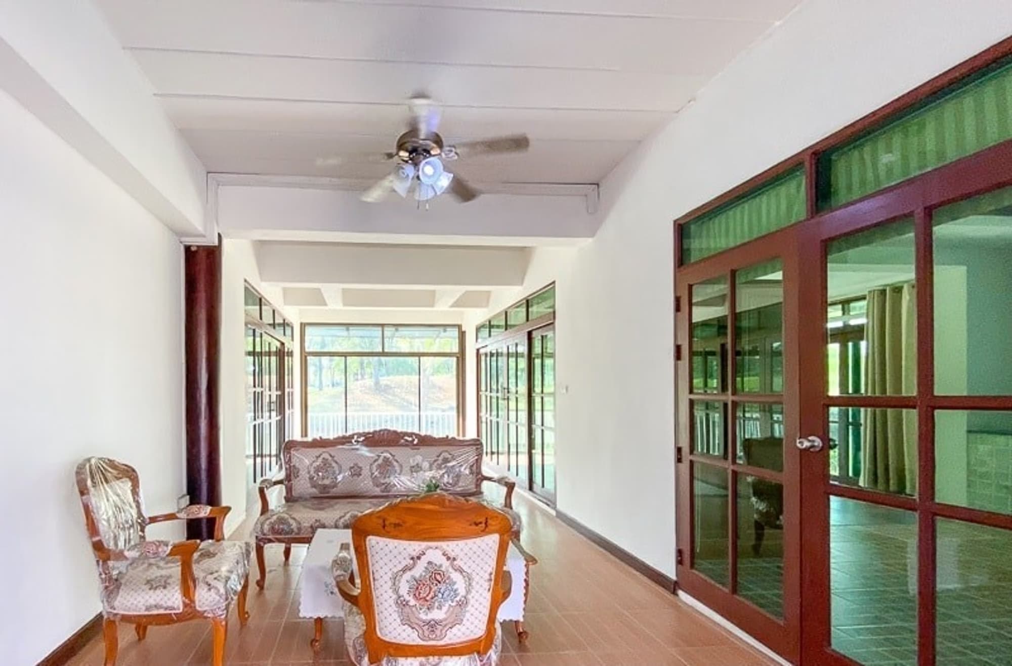 6 Bedroom House - Image 8