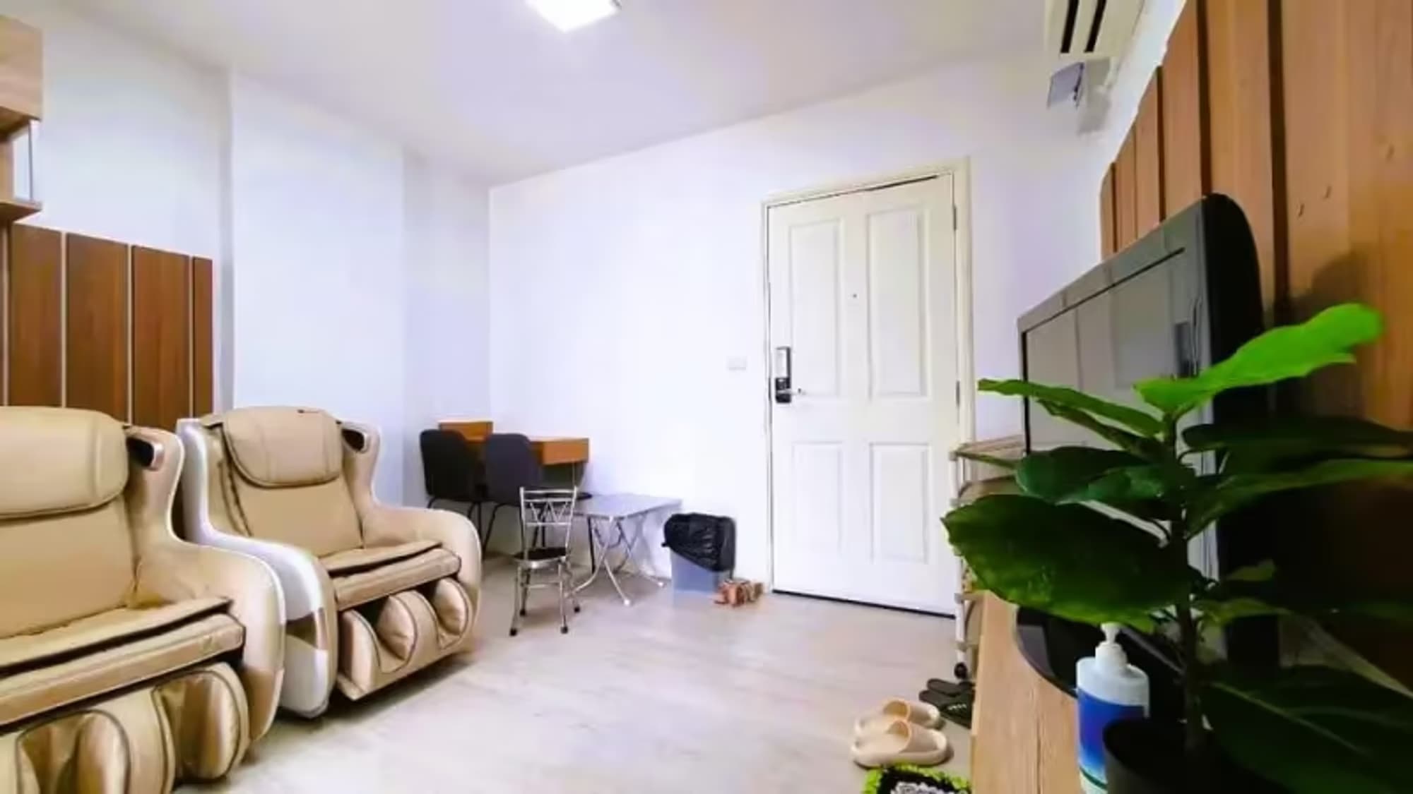 1 Bedroom Condo - Image 1