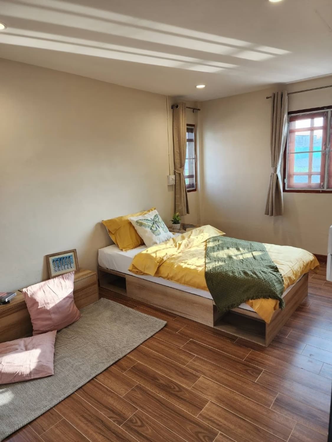 3 Bed House for Rent in Thon Buri - Image 5