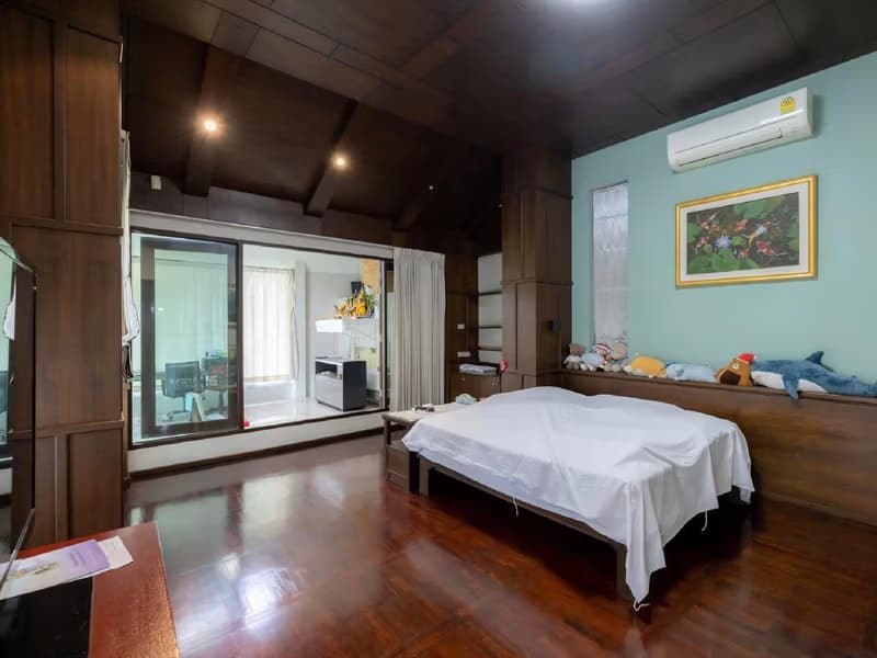 6 Bed House for Sale in Hang Dong District
