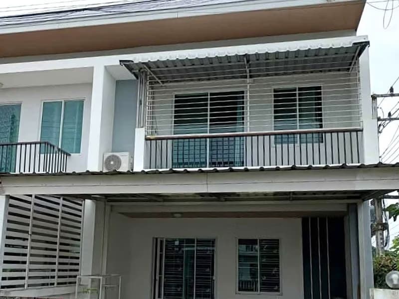 3 Bed Townhouse for Rent in Saraphi