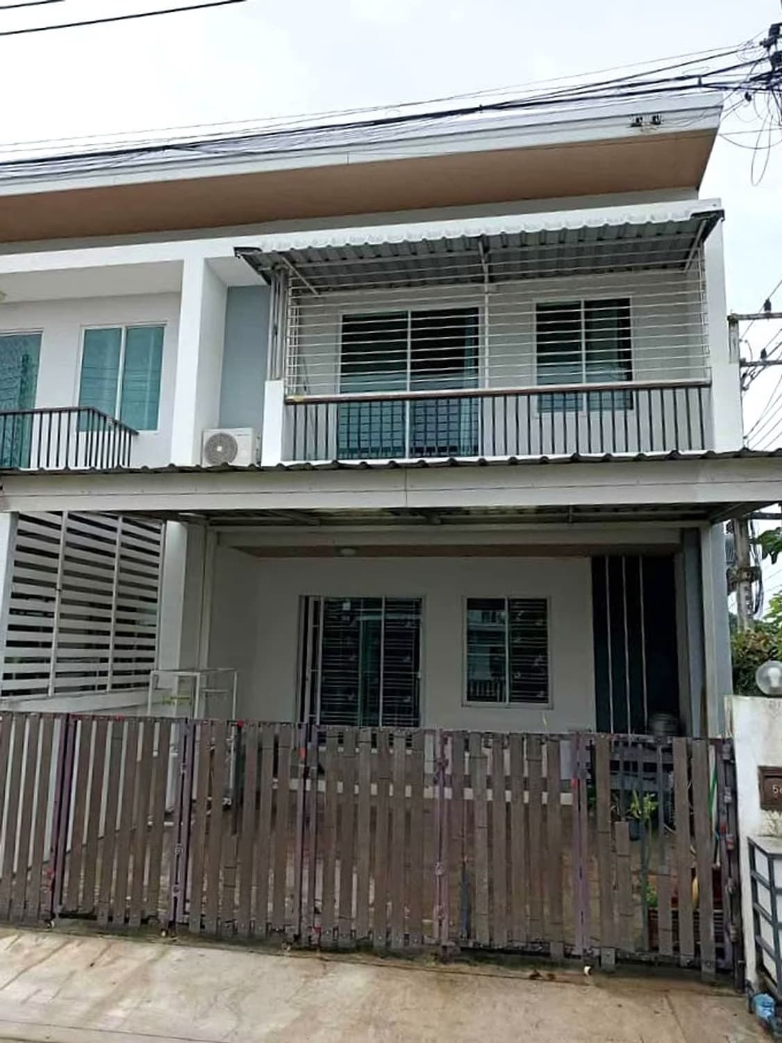 3 ห้องนอน ทาวน์เฮ้าส์ สำหรับ จำหน่าย ใน Saraphi - Image 1