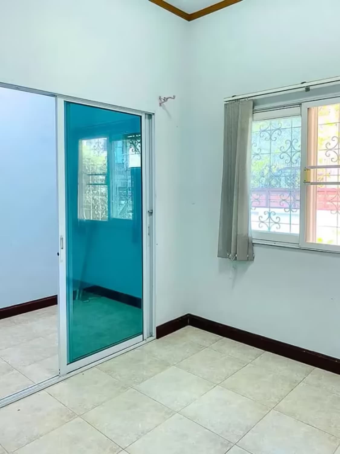 4 Bedroom House - Image 15