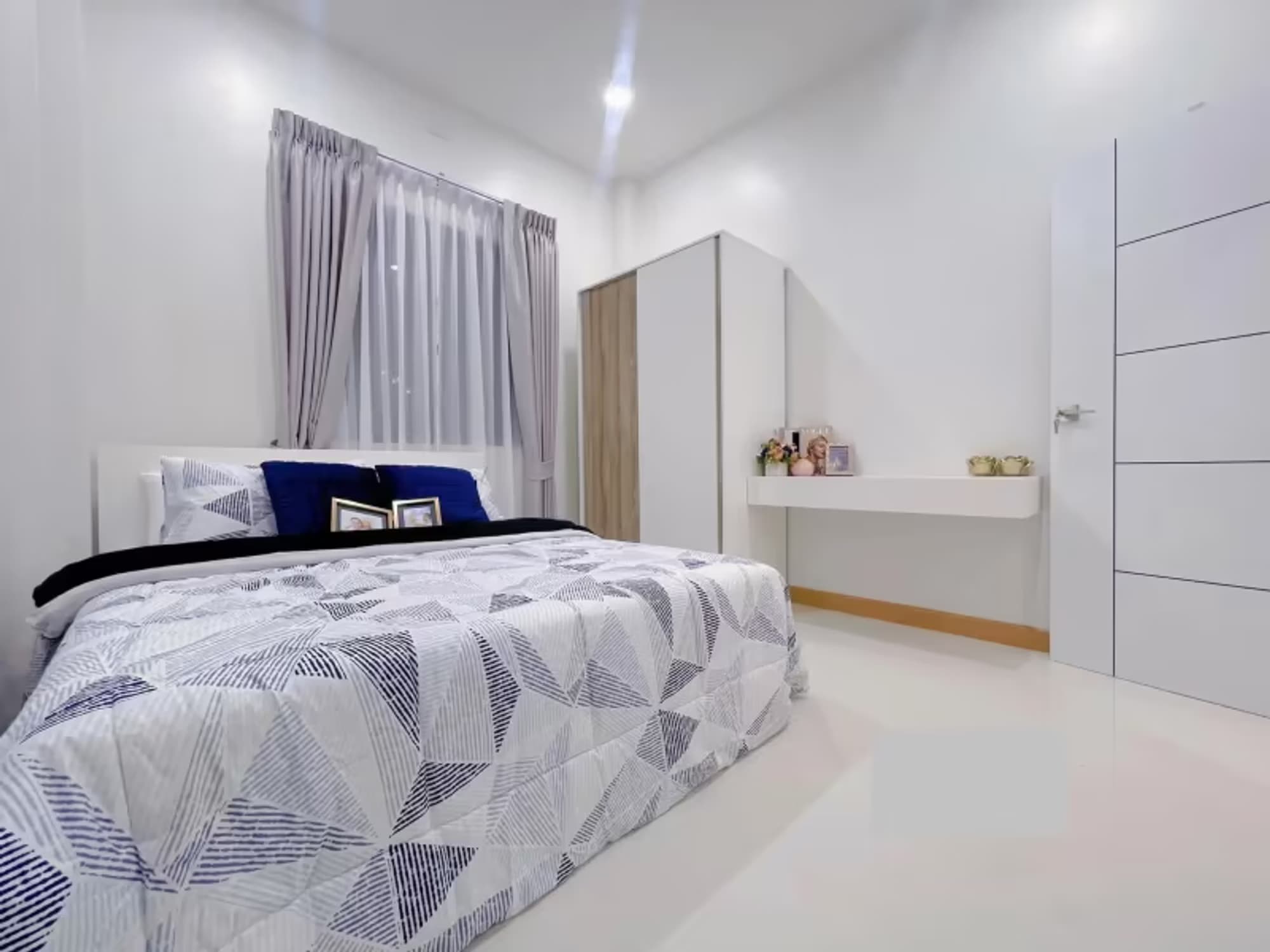 3 Bedroom House - Image 7