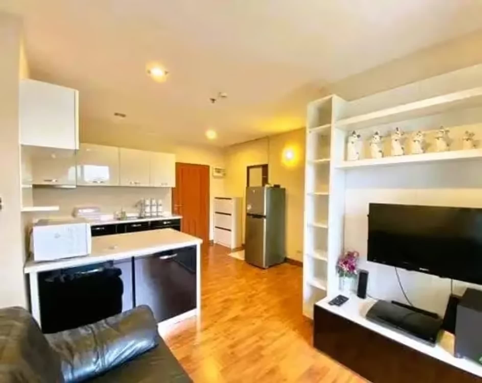 1 Bedroom Condo - Image 1