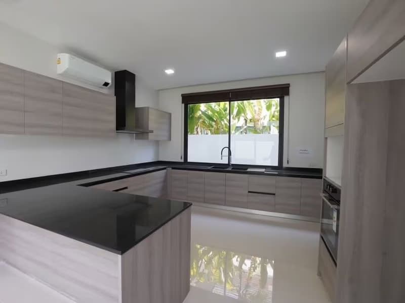 4 Bed House for Rent in Mueang Chiang Mai