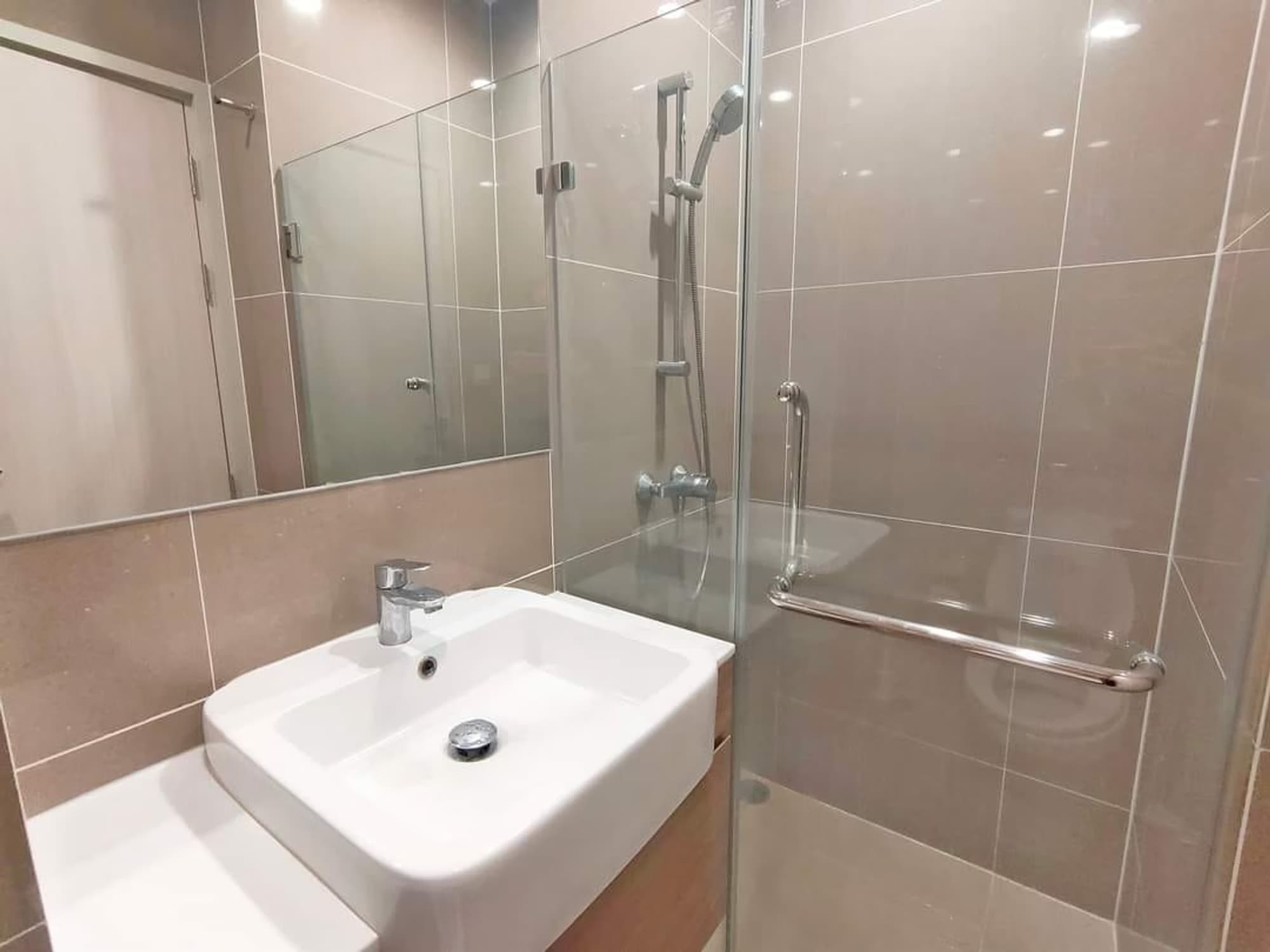 2 Bed Condo for Rent and Sale  Near Thailand Cultural Centre MRT - Image 12