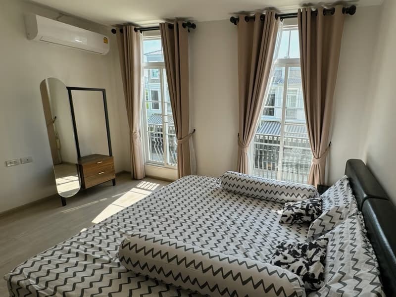 3 Bed Townhouse for Rent in Bang Phli