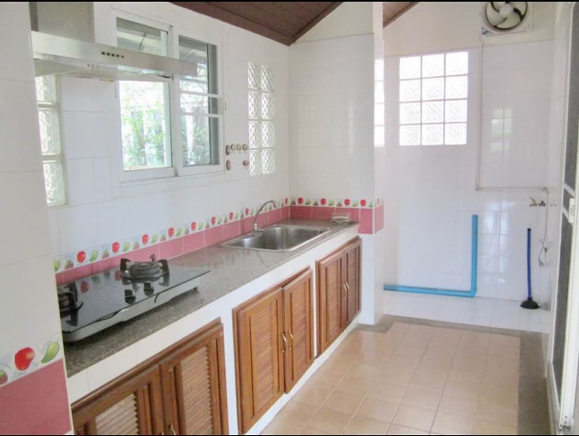 3 Bed Townhouse for Rent in Bang Na - Image 6