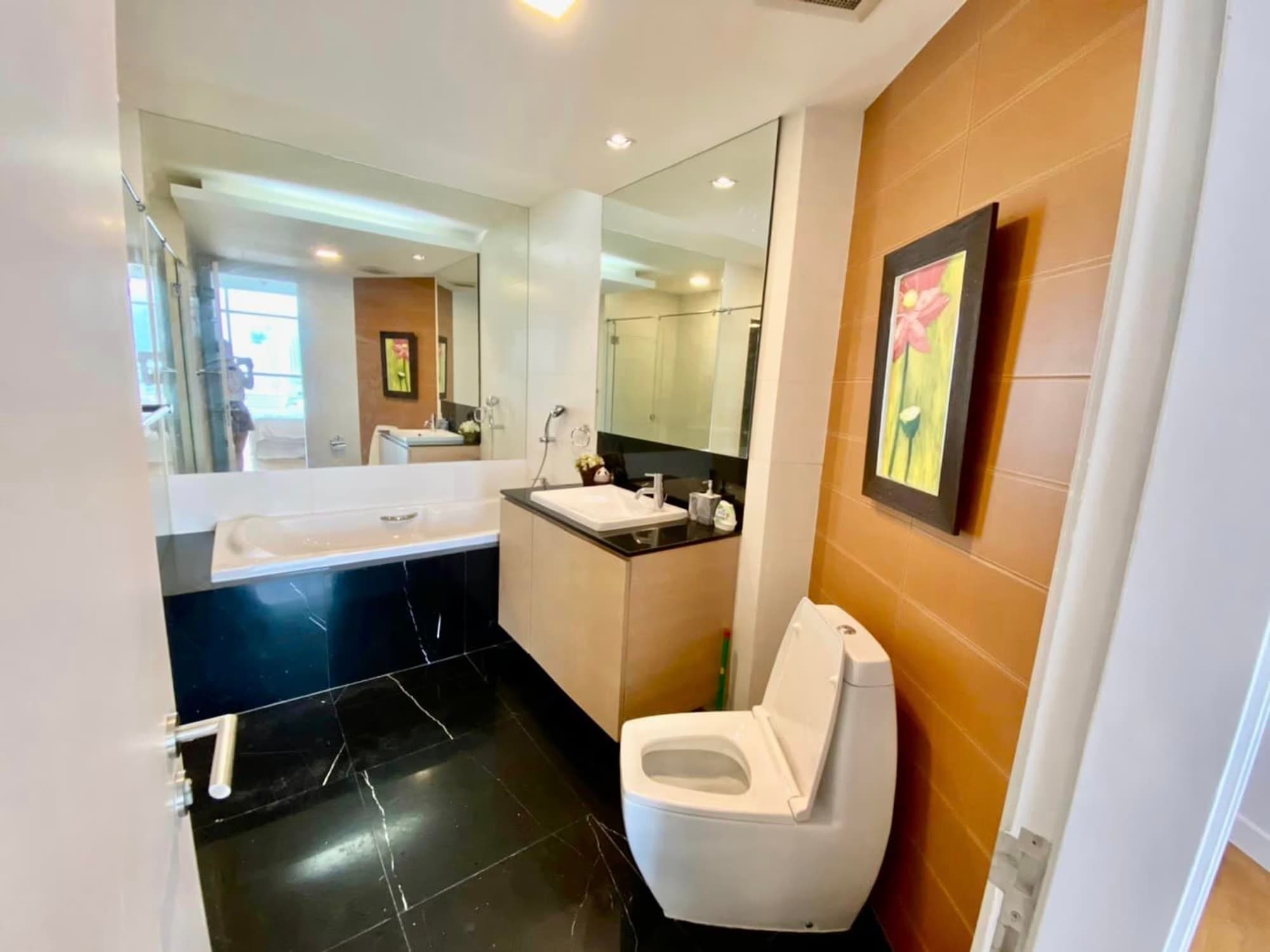 Condo for Sale, Sale w/Tenant, Rented at Urbana Sathon - Image 9